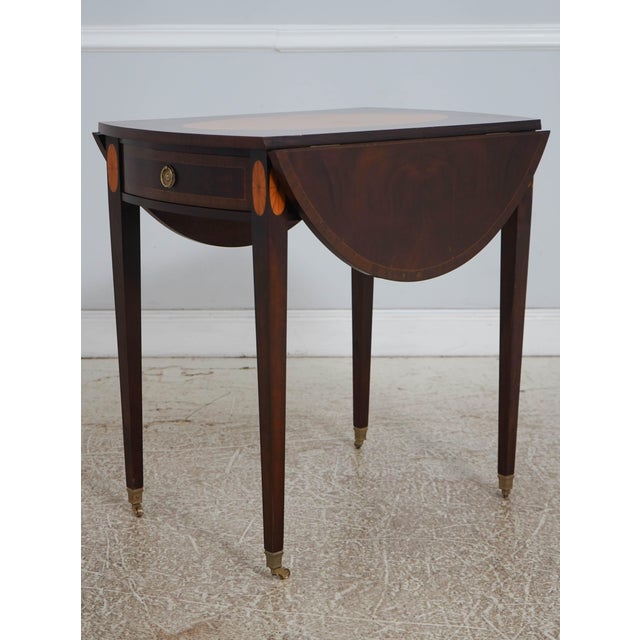 Traditional Pair of Mahogany Federal Style Inlaid Drop Side Pembroke Tables For Sale - Image 3 of 18