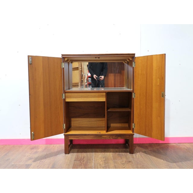 Brown 1960s Mid Century Modern Teak Bar Cabinet by Turnidge of London For Sale - Image 8 of 15