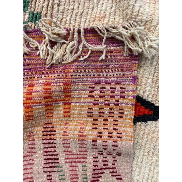 Moroccan Wool Rug - Handmade Berber Design Add a touch of elegance and warmth to your space with this exquisite handmade...