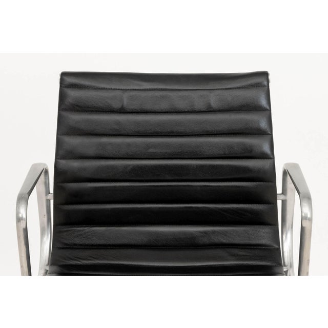 Mid-Century Modern Charles and Ray Eames Aluminum Group Office Chair For Sale - Image 3 of 8