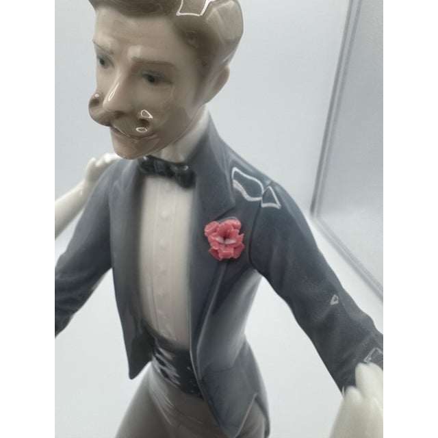 Lladro Vintage Lladró "Anniversary Waltz" Porcelain Figurine No. 1372 by Antonio Ballester For Sale - Image 4 of 7