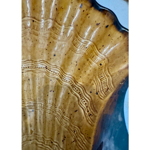 1960s Vintage Majolica Coastal Scallop Shell Centerpiece Bowl With Figural Fish Feet For Sale - Image 5 of 10