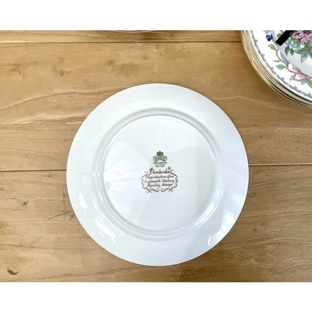 John Aynsley 1960s Large Collection of John Aynsley ‘Pembroke’ Pattern Fine English Bone China - Set of 39 For Sale - Image 4 of 13