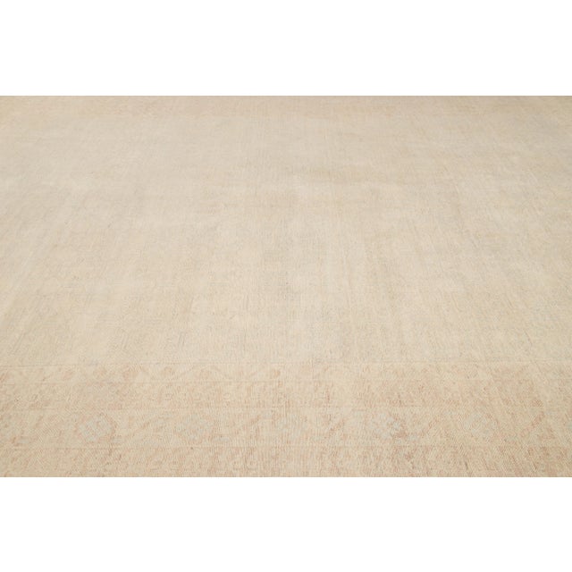 2010s Modern Peshawar Pakistani Handmade Floral Beige Wool Rug For Sale - Image 5 of 9