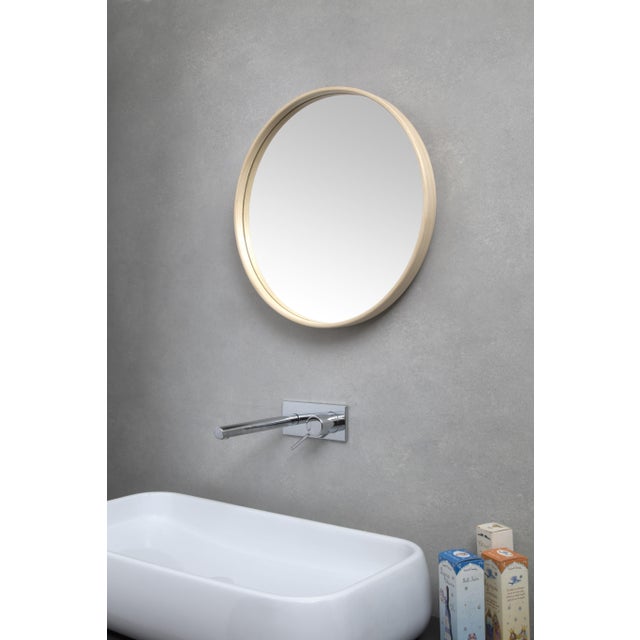 Round wall mirror with wooden frame obtained from a bass drum hoop. The ingenious attachment system is completely hidden....