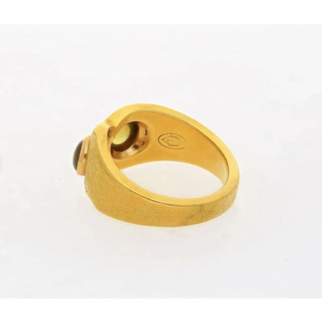 Vintage Potter & Mellen "Owl" Chrysoberyl Cats-Eye Men's Brushed 18k Gold Ring Size 12 For Sale - Image 4 of 6