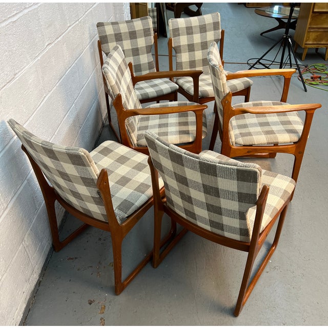 Mid 20th Century Set of Six Danish Mid-Century Modern Teak Sled Leg Dining Chairs by Art Furn For Sale - Image 4 of 17