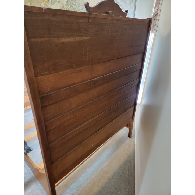 Chestnut Antique Quarter-Sawn Tiger Oak Full Bed With Carved Floral Crest, c.1905 For Sale - Image 8 of 10