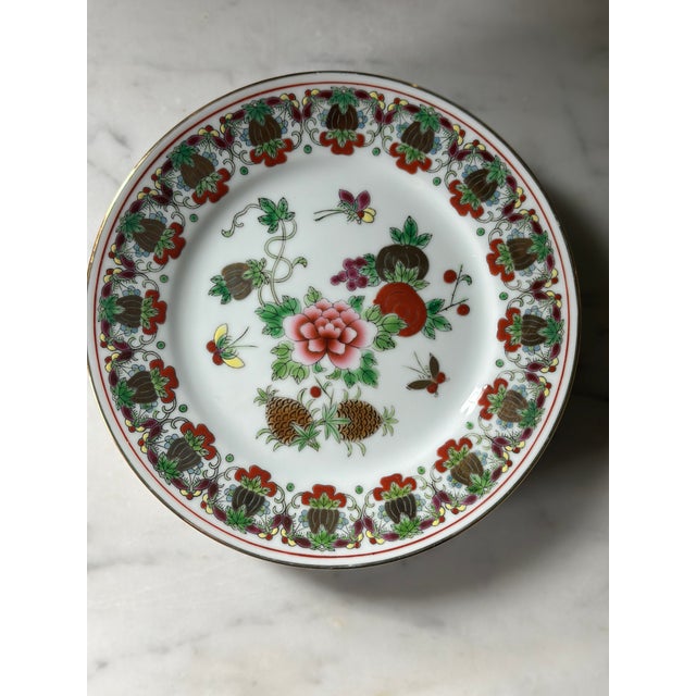 Chinoiserie Vintage Chinese Jingdezhen Famille Rose "Pineapple & Butterfly" Dessert Plates - Set of 4 For Sale - Image 3 of 6