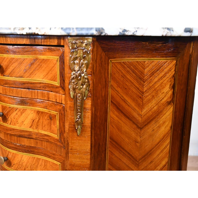 1910 Pair French Louis XV Walnut Satinwood & Marble Bedside Tables Nightstands For Sale - Image 9 of 13