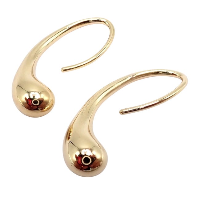 Vintage Tiffany & Co. Elsa Peretti 18k gold teardrop hoop earrings. Details: Metal: 18k yellow gold Measurements: 27mm x...