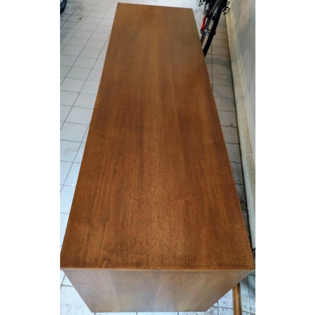 Brown 1960's Mid Century Modern Broyhill Brasilia Triple Dresser and Mirror For Sale - Image 8 of 14