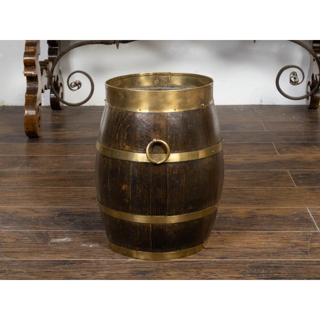 Early 20th Century English Turn of the Century Oak Barrel with Brass Braces, circa 1900 For Sale - Image 5 of 9