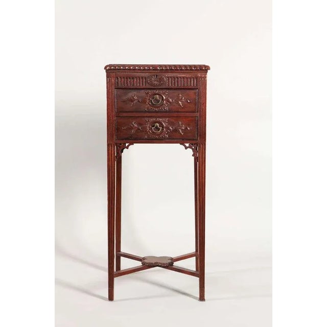 A fine carved George III mahogany work table with two drawers. Dimension: 82 x 40 x 40 cm.