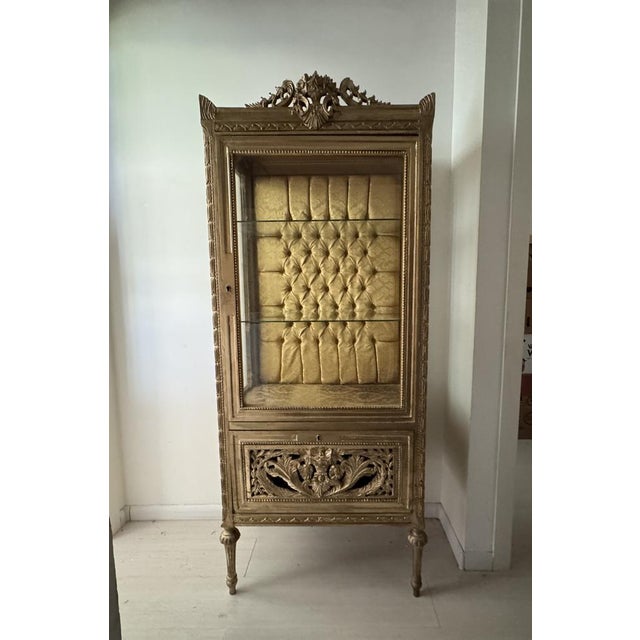 1980s Mid-Century Baroque Carved Wooden Display Cabinet with Tufted Interior, 1980s For Sale - Image 5 of 16