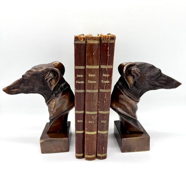 Add character and style to your bookshelf with this distinctive pair of vintage cast metal greyhound/whippet bookends....