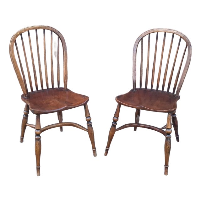 Early 20th Century Pair of English Windsor Style Stained Oak Side Chairs For Sale