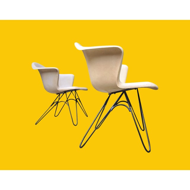 Mid-Century Modern Pair of Fiberglass Armchairs With Angled Profiles in the Style of Lawrence Peabody For Sale - Image 3 of 11