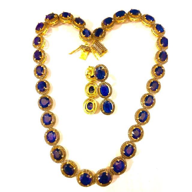 English Bochic "Capri" Natural Blue Sapphire & Diamond Necklace & Earrings Set 18K Gold For Sale - Image 3 of 18