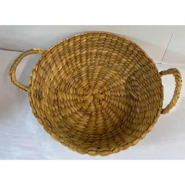 Mid 20th Century Vintage Straw Handled Basket Casserole Dish Holder For Sale - Image 5 of 7