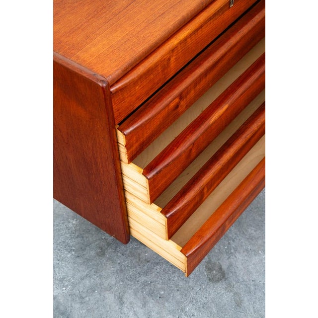 Mid Century Danish Modern Chest of Drawers Dresser Teak Vintage Locking 5 MCM For Sale - Image 9 of 12