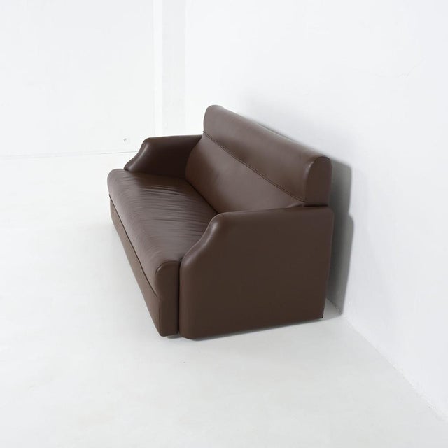 Farnese Sofa by Luigi Caccia Domination for Dino Gavina, 1990s For Sale - Image 6 of 18