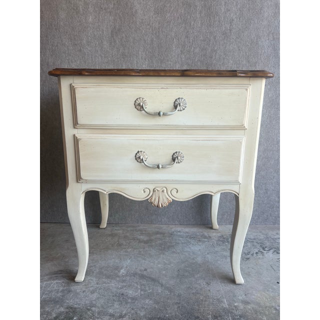 Ethan Allen Late 20th Century Pair of Ethan Allen French Country Nightstands For Sale - Image 4 of 12