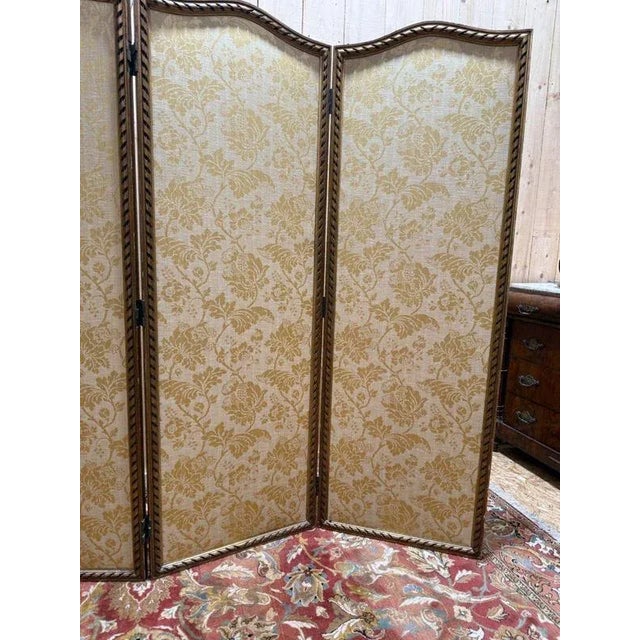 Louis XVI Style Screen in Yellow Silk and Gilded Stucco For Sale - Image 3 of 10