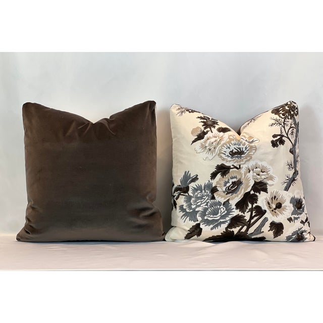 Contemporary Designer Pyne Hollyhock Attributed to Schumacher 20” Feather/Down Pillows - A Pair For Sale - Image 3 of 4