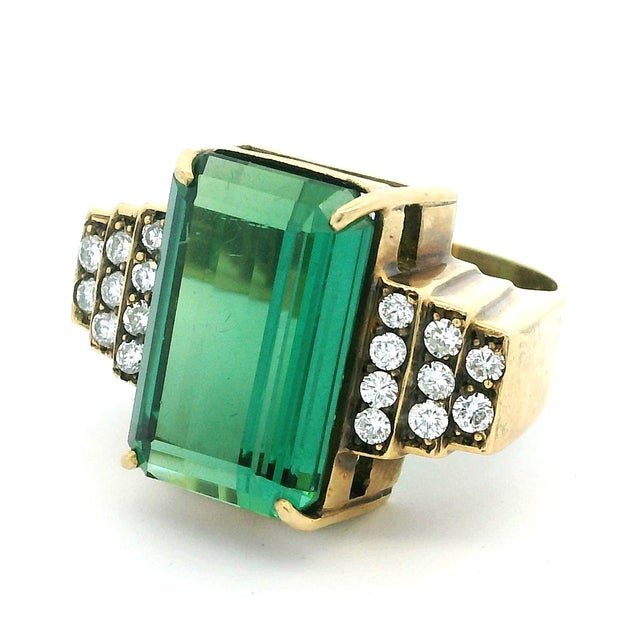 1970s Emerald Cut Green Tourmaline and Diamond 18k Gold Statement Ring, Size 7.5 For Sale - Image 4 of 15