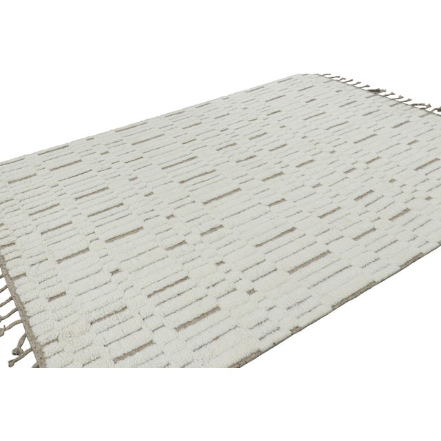 Rug & Kilim Rug & Kilim’s Contemporary Rug in White With High-Low Geometric Patterns For Sale - Image 4 of 7