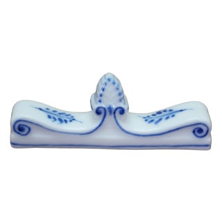 Antique Royal Copenhagen Denmark #134 Blue Fluted Knife Rest 3" For Sale