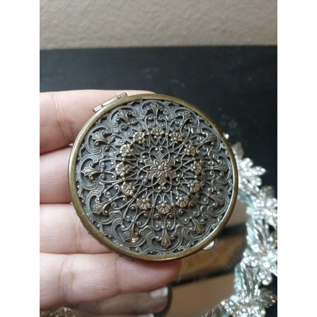 Art Nouveau 1930 Evans Sterling Silver Ornate Filigree Powder Compact Case For Sale - Image 3 of 8