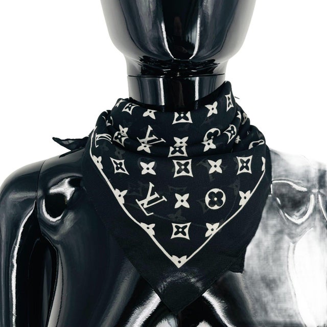 Louis Vuitton Louis Vuitton Black Monogram 100% Silk Scarf For Sale - Image 4 of 7