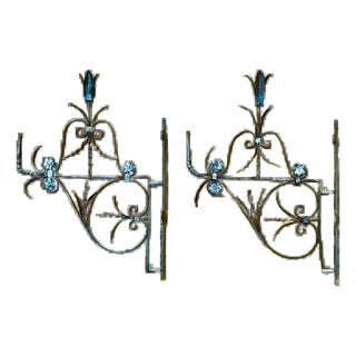 Pair of French Hand-Forged Wrought Iron Wall Brackets, 17th-18th Century For Sale
