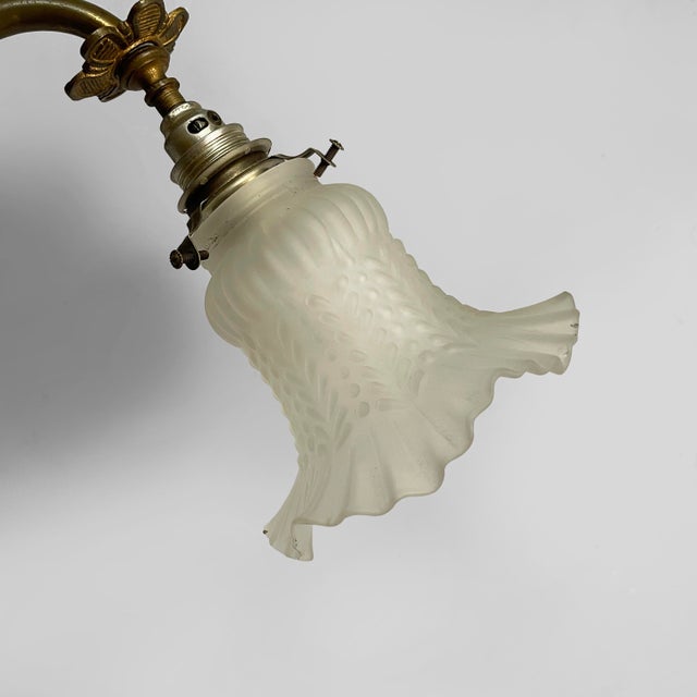 Metal Italian Art Deco Flower-Shaped Wall Lamp in Brass and Glass, 1950s For Sale - Image 7 of 18