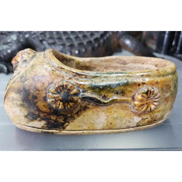 15th Century & Earlier Circa 700-850 Ce Chinese Sancai Glazed Earthenware Clay Lotus Shoe Form Mingqi Tomb Figure (Tang Dynasty). For Sale - Image 5 of 6