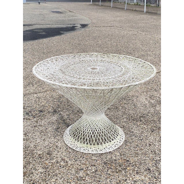 Vintage Russell Woodard White Spun Fiberglass Mid Century Modern Patio Dining Set - 5 Pc Set. Item features a round...