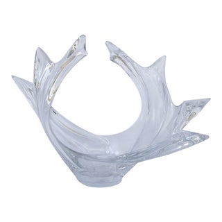 Vannes-Le-Châtel French Crystal Sculptural Centerpiece Bowl, Mid-Century Modern (France) For Sale