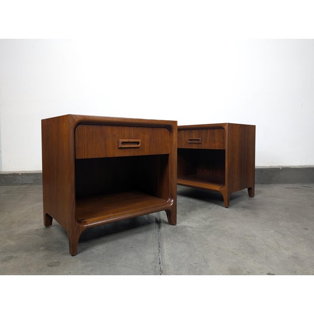 Mid-Century Modern Pair of Mid Century Modern Walnut Nightstands by Widdicomb, C1960s For Sale - Image 3 of 15