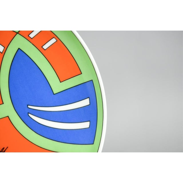 1960s Art Plates by Emilio Pucci for Rosenthal- A Pair For Sale - Image 9 of 10