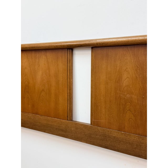 Wood United Furniture MCM Solid Walnut Queen Headboard Vintage Solid Wood Piece For Sale - Image 7 of 12