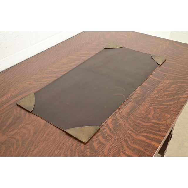 Art Deco Roycroft Arts & Crafts Brass Finished Hammered Copper Blotter Corners With Leather Desk Blotter For Sale - Image 3 of 13