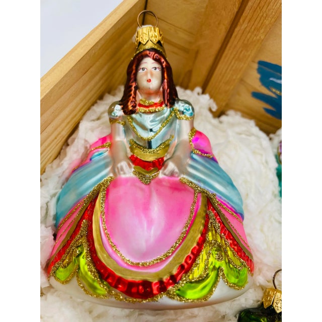 Late 20th Century Polonaise Collection Cinderella Hand Blown Glass Ornament Set in Original Box - Set of 4 For Sale - Image 4 of 13
