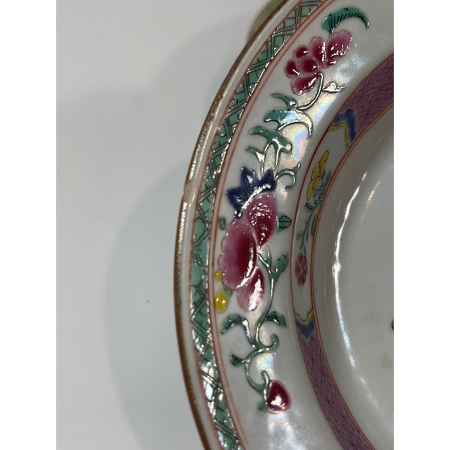 18th Century Pair of Small Chinese Export Famille Rose Porcelain Plates For Sale - Image 4 of 8