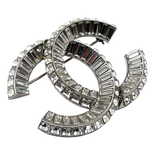Chanel Classic Silver CC Baguette Crystal Brooch For Sale