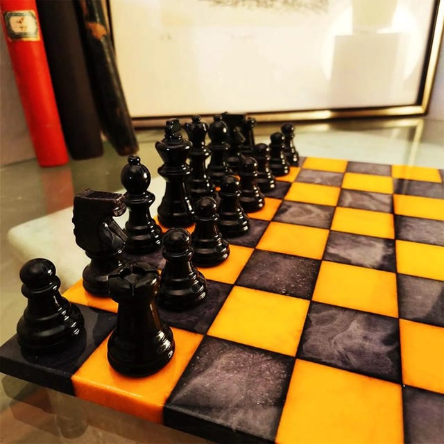 1970s Rare Colors Luxury Chess Set in Genuine Hand Carved Italian Alabaster of Volterra For Sale - Image 4 of 11