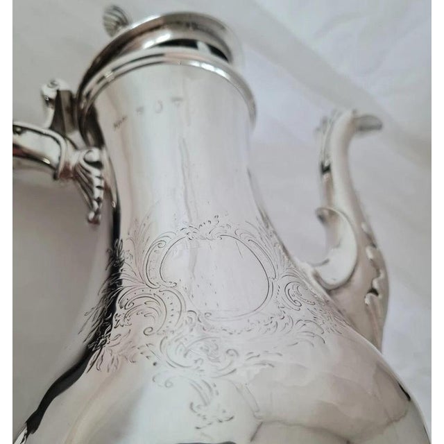 Antique George III Sterling Silver Coffee Pot from Thomas Wallis I, London, 1771 For Sale - Image 10 of 11
