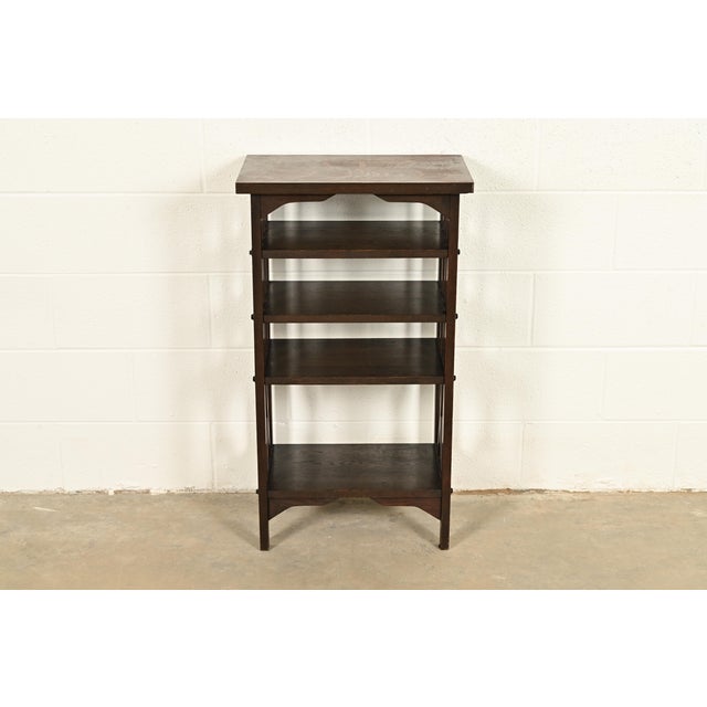 A gorgeous antique Mission or Arts & Crafts period quarter sawn oak bookcase or magazine stand In the manner of Stickley...