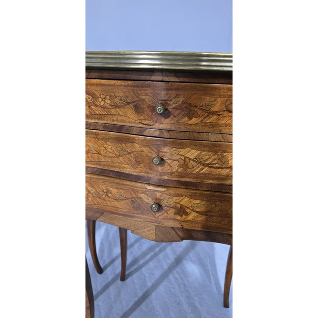 French Marquetry Bedside Lamp Tables, 1900, Set of 2 For Sale - Image 4 of 12